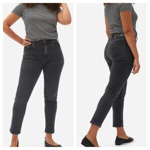 Everlane The Curvy Cheeky Jean in Washed Black size 30 / 10